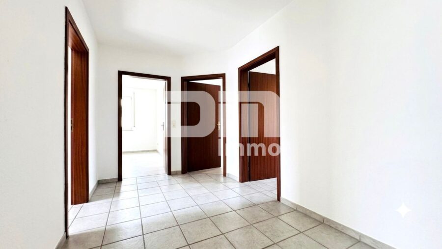 (R)erserviert!!!Exklusive Dachgeschosswohnung mit Balkon & Garage in gefragter Lage der Eichwaldsiedlung - DG Flur / Diele